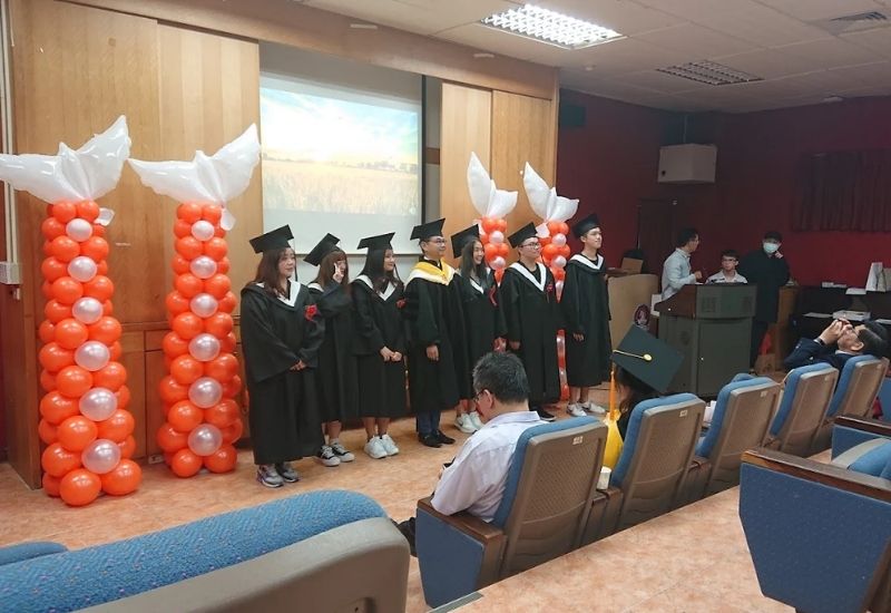 Tìm kiếm "người bạn đồng hành" trên hành trình du học