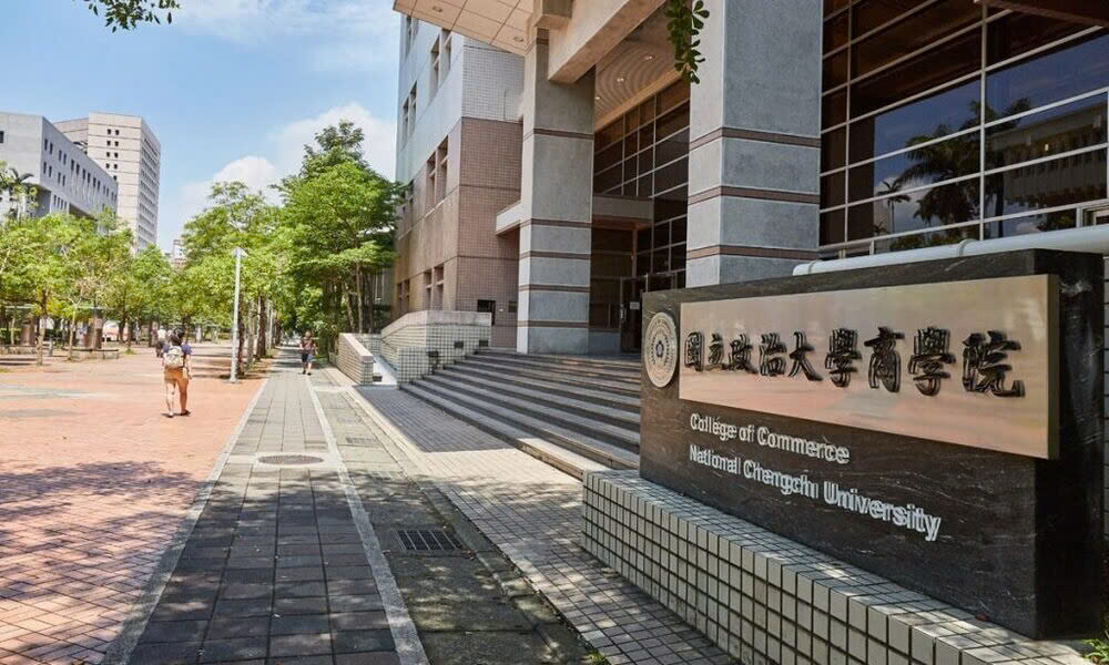 Đại học quốc gia chính trị