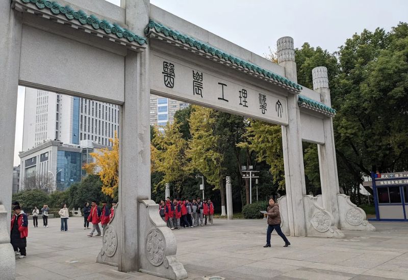 Đội ngũ học giả và nghiên cứu khoa học xuất sắc