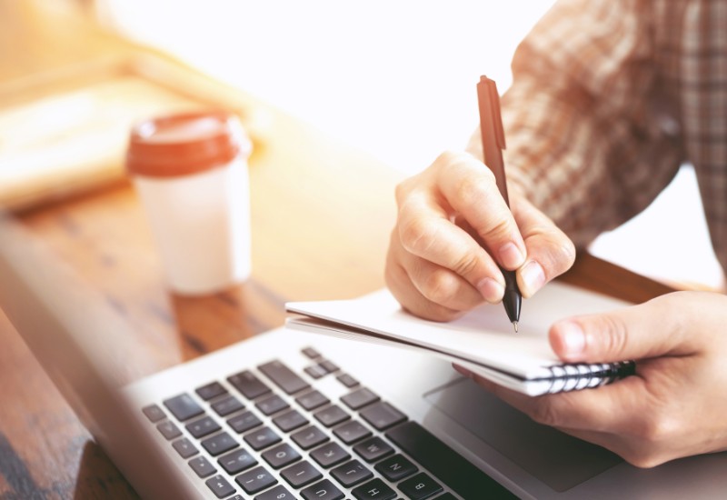 Đi du học Hàn có được làm thêm không