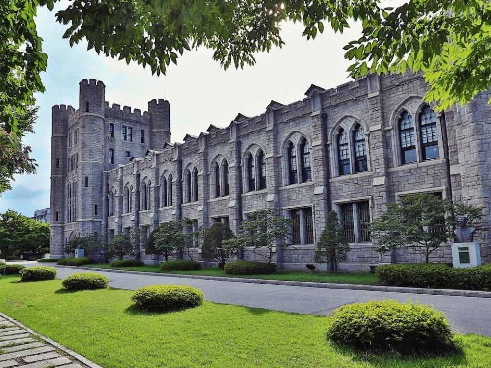 Nhóm ngành Ngôn ngữ - Nhân văn - Khoa học xã hội