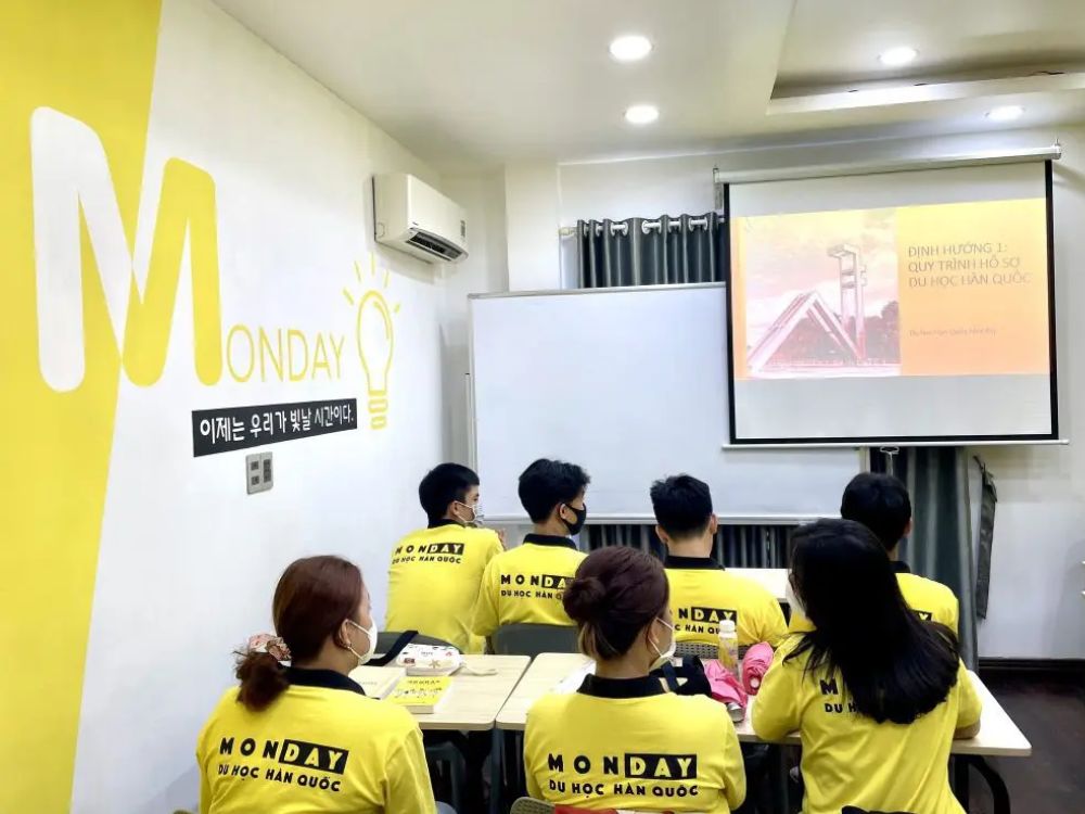 Du học Monday